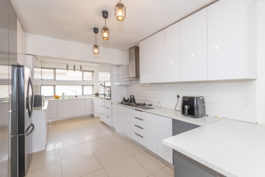 6 Bedroom Property for Sale in Jakarandas Western Cape